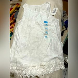White lace tshirt, medium 7/8
